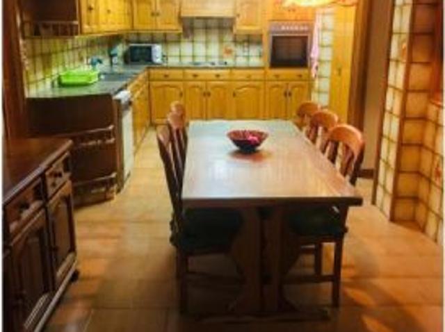 Se alquila habitación en piso de 6 habitaciones en Elche