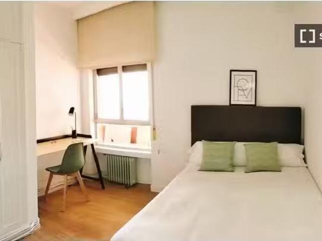 Se alquila habitación en piso de 9 habitaciones en Getafe, Mad.