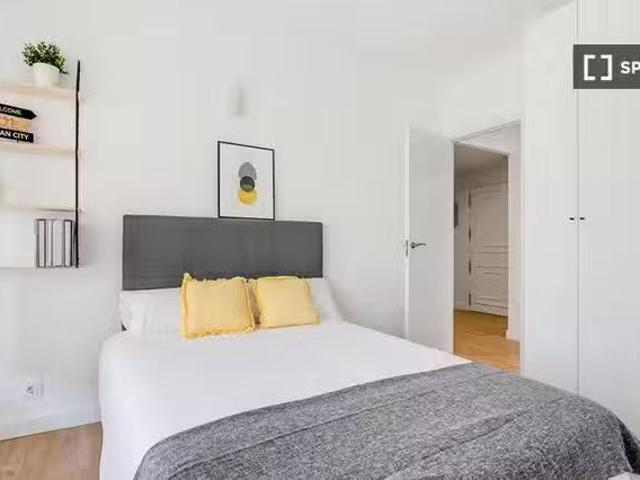 Se alquila habitación en piso de 9 habitaciones en Getafe, Mad.