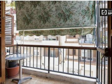 Se alquila habitación en piso de 2 dormitorios en Valencia