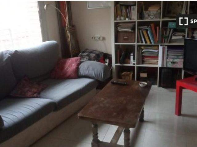 Se alquila habitación en piso de 2 dormitorios en Vistabella, Murcia