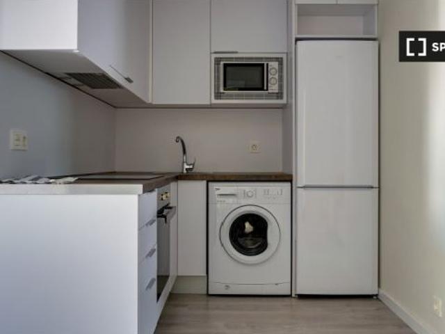 Se alquila habitación en piso de 2 habitaciones en Zaragoza