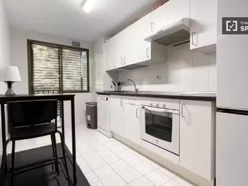 Se alquila habitación en piso de 3 dormitorios en Moratalaz, M.