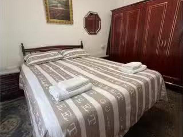 Se alquila habitación en piso de 3 dormitorios en Alicante, Al.
