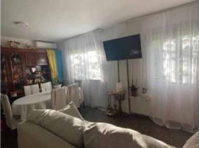 Se alquila habitación en piso de 3 dormitorios en Alicante