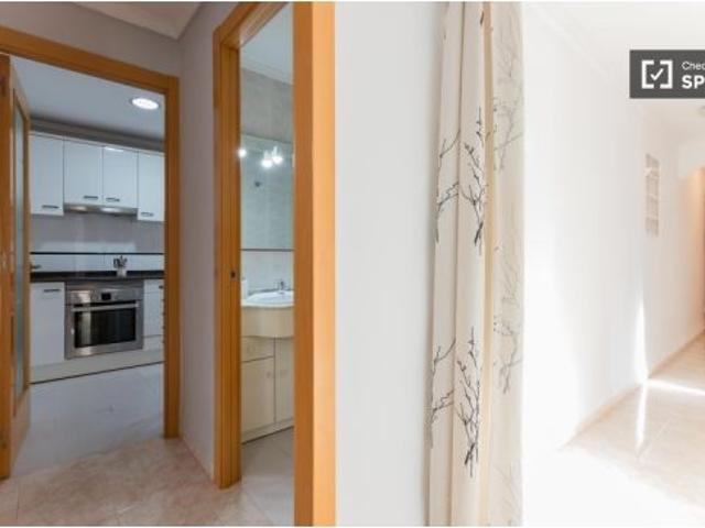 Se alquila habitación en piso de 3 dormitorios en Burjassot