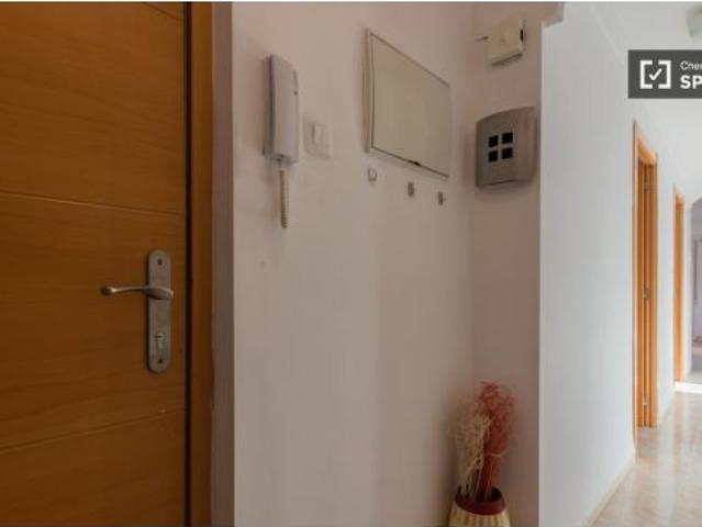 Se alquila habitación en piso de 3 dormitorios en Burjassot