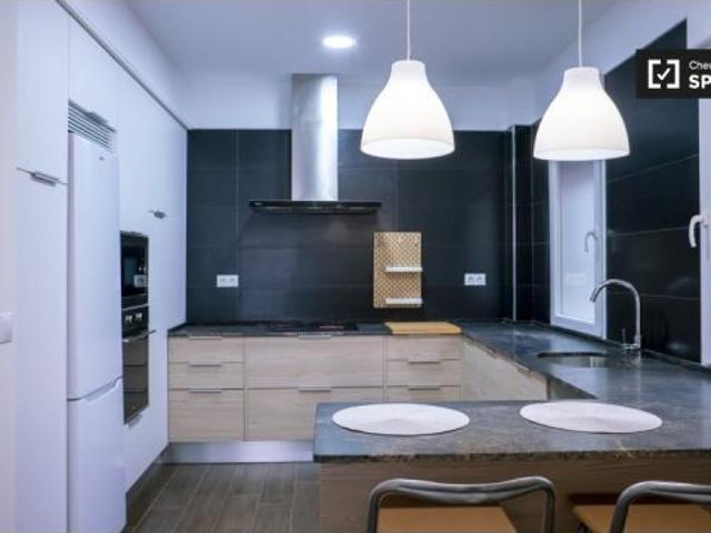 Se alquila habitación en piso de 3 dormitorios en Burjassot, Valencia