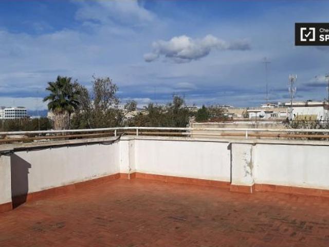 Se alquila habitación en piso de 3 dormitorios en Beteró, Valencia
