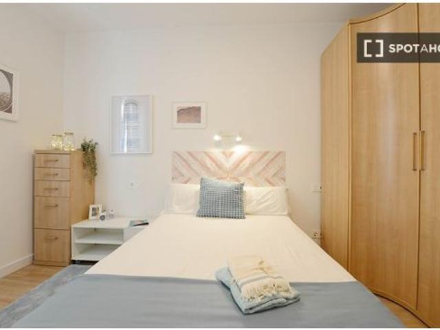 Se alquila habitación en piso de 3 dormitorios en Bilbao