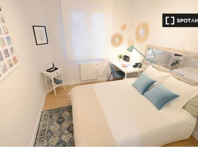 Se alquila habitación en piso de 3 dormitorios en Bilbao