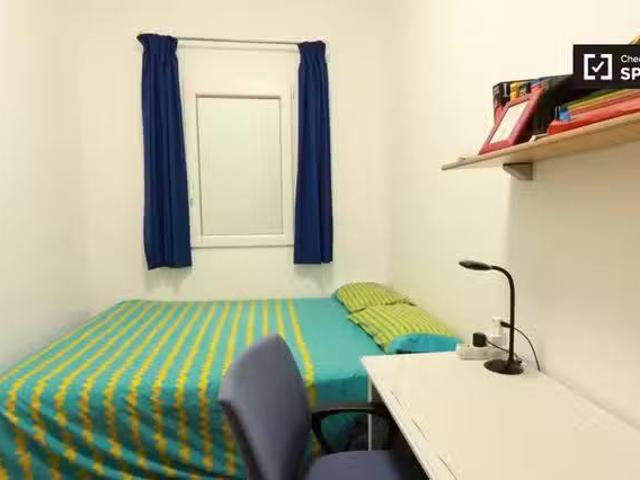 Se alquila habitación en piso de 3 dormitorios en Bordeta, Bar.