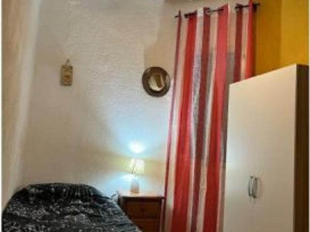 Se alquila habitación en piso de 3 dormitorios en Centro, Córdoba