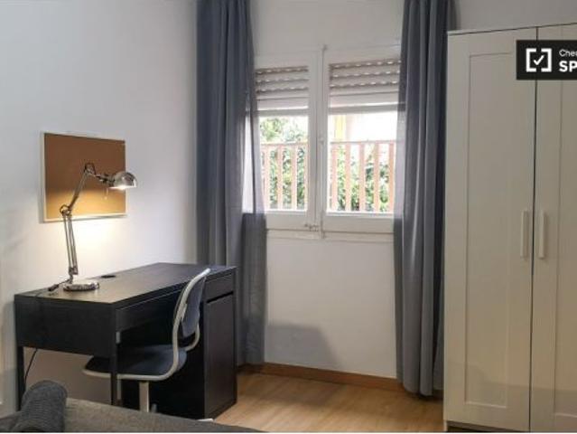 Se alquila habitación en piso de 3 dormitorios en L' Hospitalet de Llobregat