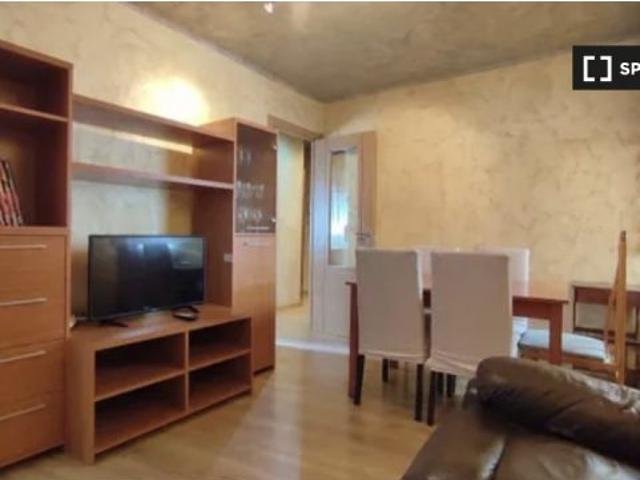 Se alquila habitación en piso de 3 dormitorios en Salamanca