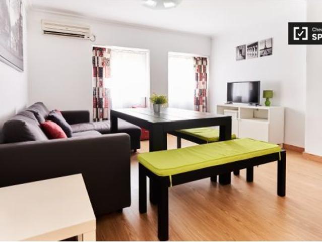 Se alquila habitación en piso de 3 dormitorios en Sevilla