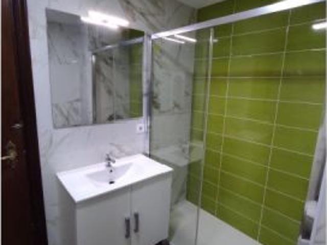 Se alquila habitación en piso de 3 habitaciones en Alicante