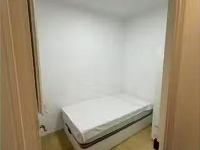 Se alquila habitación en piso de 3 habitaciones en Barcelona