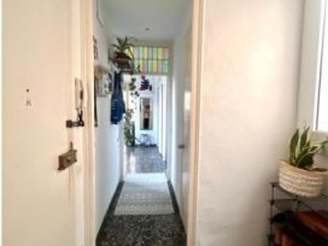 Se alquila habitación en piso de 3 habitaciones en Barcelona