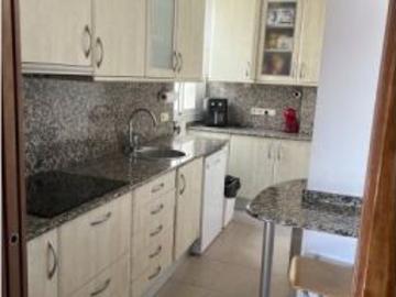 Se alquila habitación en piso de 3 habitaciones en Barcelona