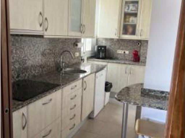 Se alquila habitación en piso de 3 habitaciones en Barcelona