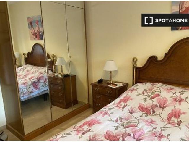 Se alquila habitación en piso de 3 habitaciones en Casco Antiguo, Zaragoza