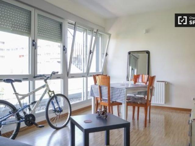 Se alquila habitación en piso de 3 habitaciones en Ensanche de Vallecas