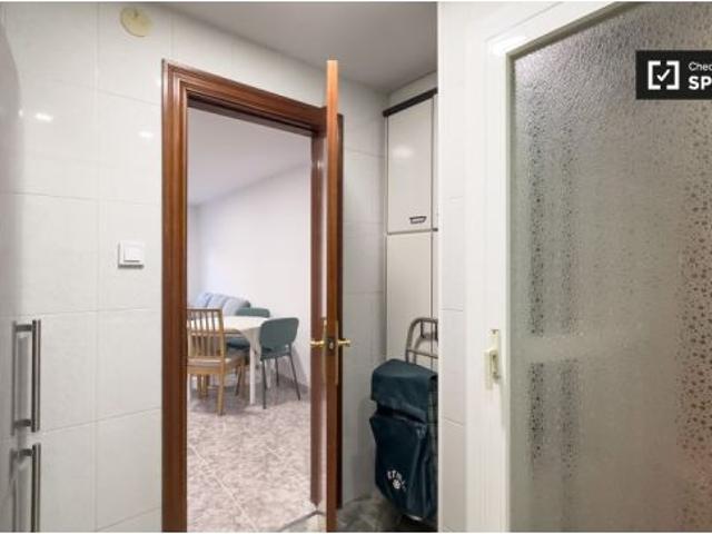 Se alquila habitación en piso de 3 habitaciones en Horta