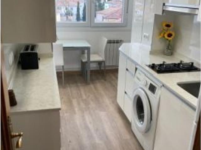 Se alquila habitación en piso de 3 habitaciones en Manzanares
