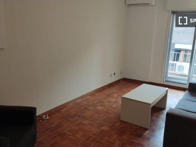 Se alquila habitación en piso de 3 habitaciones en Madrid