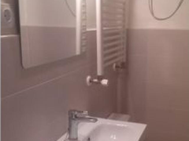 Se alquila habitación en piso de 3 habitaciones en Pamplona