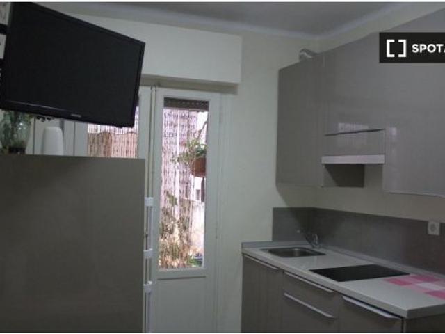 Se alquila habitación en piso de 3 habitaciones en Pamplona