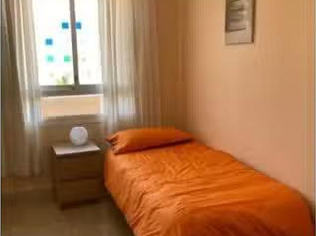Se alquila habitación en piso de 3 habitaciones en Palma