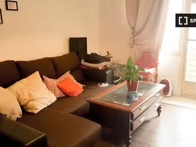 Se alquila habitación en piso de 3 habitaciones en Santander