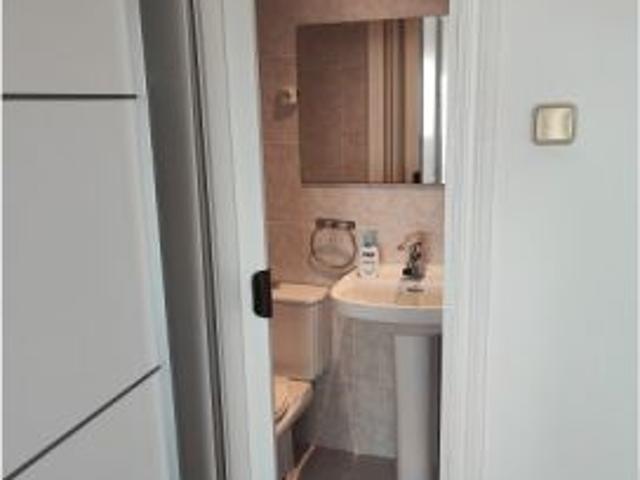 Se alquila habitación en piso de 3 habitaciones en San Roque, Santander