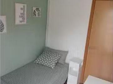 Se alquila habitación en piso de 3 habitaciones en Sabadell, B.