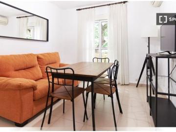 Se alquila habitación en piso de 3 habitaciones en Sevilla