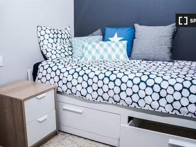 Se alquila habitación en piso en Eixample Dreta, Barcelona