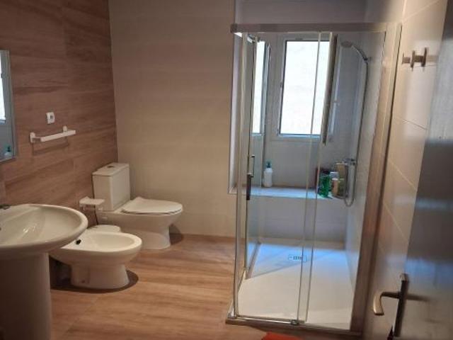 Se alquila habitación en Ronda de Levante