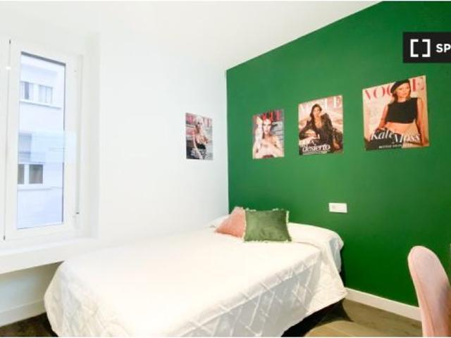 Se alquila habitación en residencia de estudiantes en plaza de España