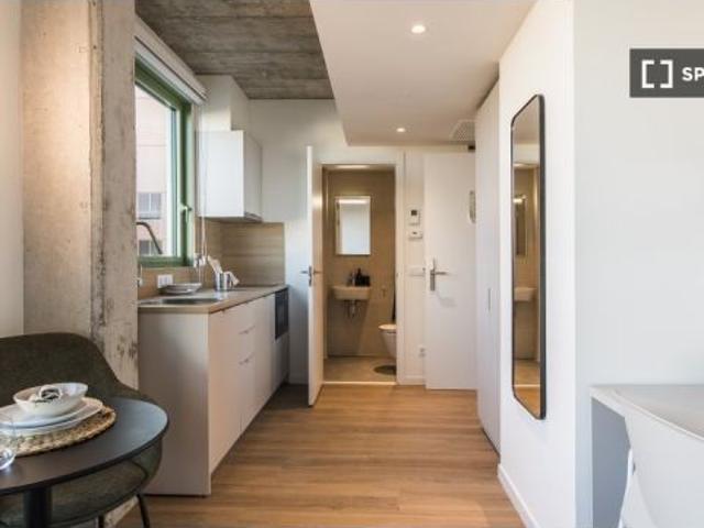 Se alquila habitación en residencia en Barcelona