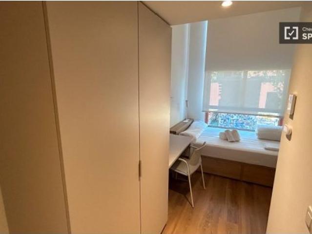 Se alquila habitación en residencia en Barcelona