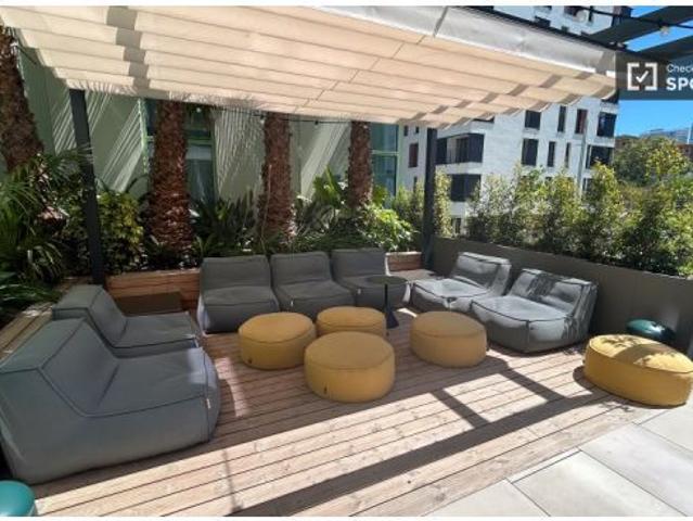 Se alquila habitación en residencia en Barcelona