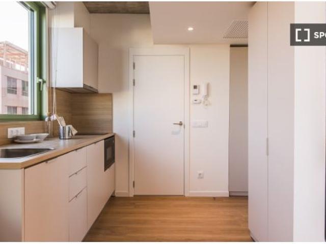 Se alquila habitación en residencia en Barcelona