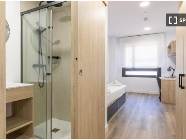 Se alquila habitación en residencia en Fuencarral El Pardo, Madrid
