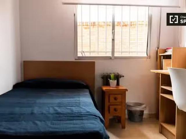 Se alquila habitación en residencia en Granada