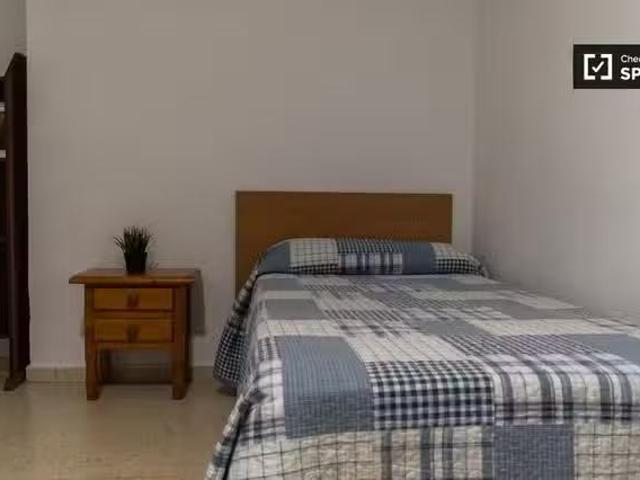 Se alquila habitación en residencia en Granada