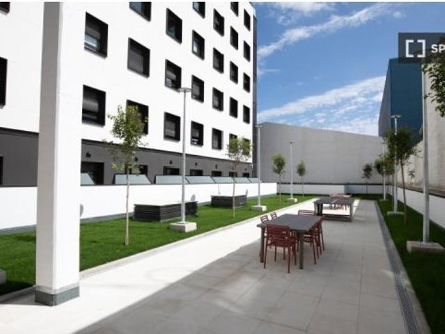 Se alquila habitación en residencia en Madrid