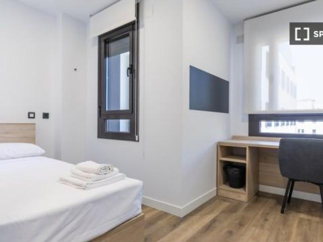 Se alquila habitación en residencia en Madrid