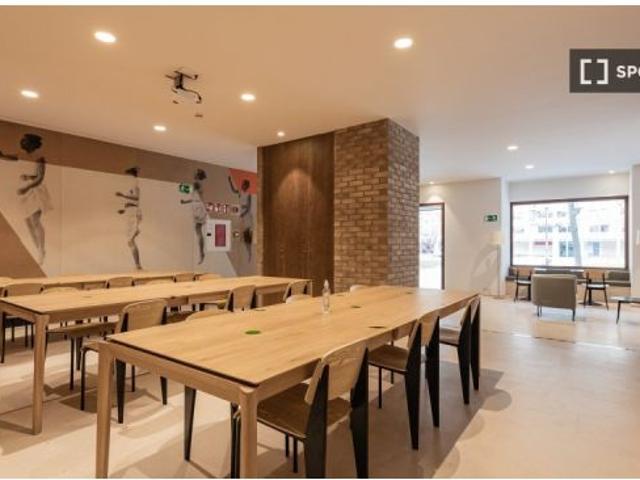 Se alquila habitación en residencia en Pamplona